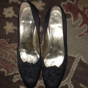 Vintage Salvatore Ferragamo black satin heels 7.5
